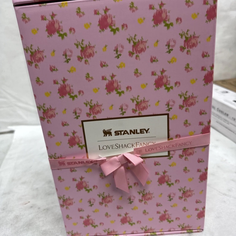 Stanley Ibiza sunset 30oz. New in box. Never Opened